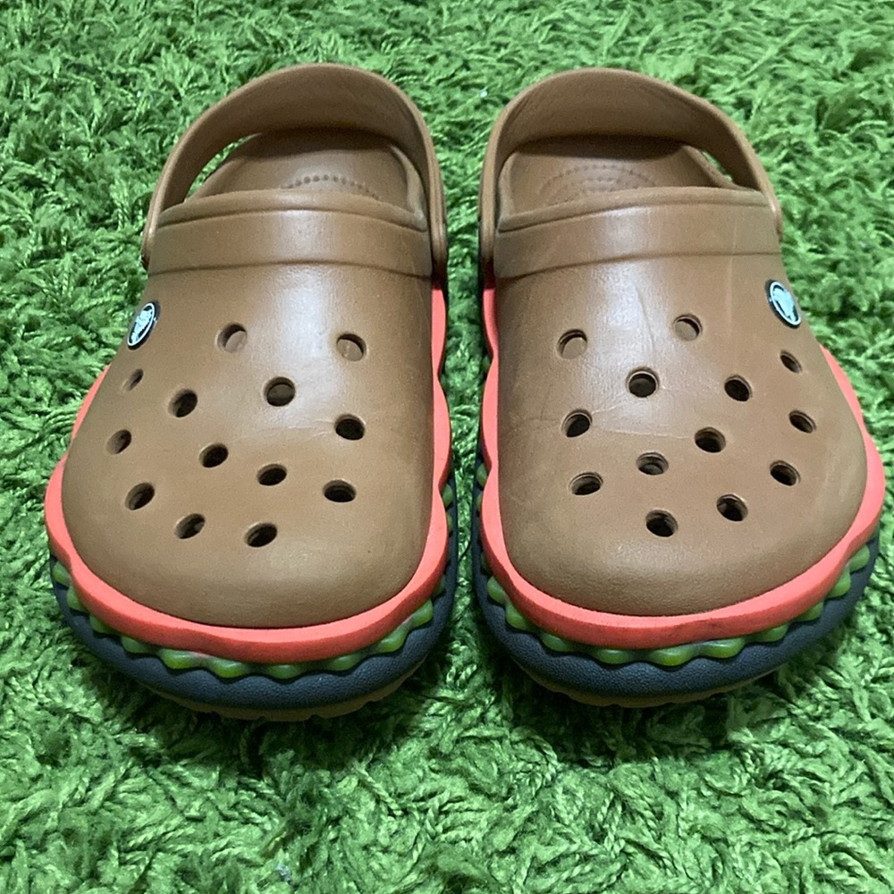 Super Rare Crocs Hamburger Clogs Women’s 9, Men’s 7